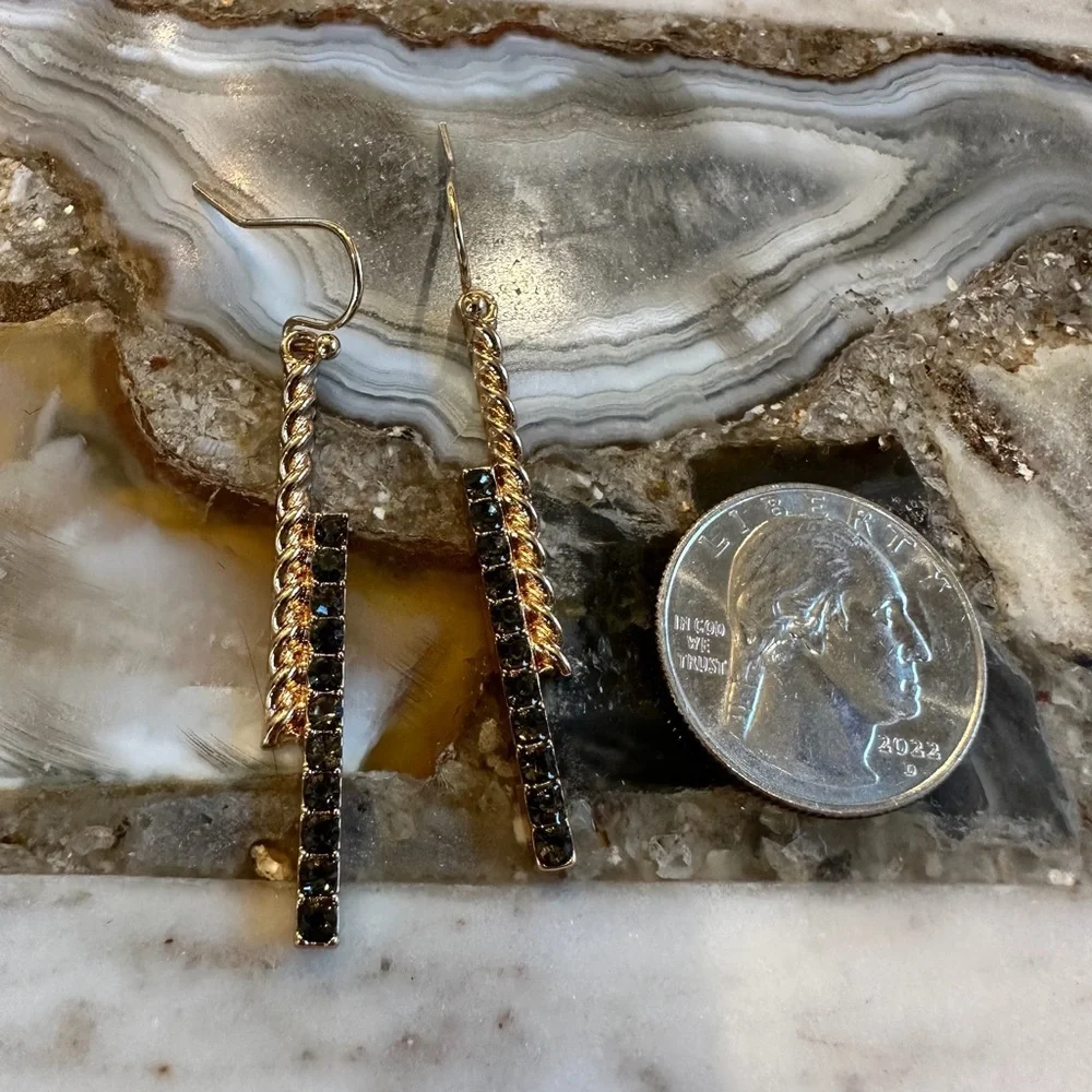 3002 Twisted Gold and Black Stone Earrings